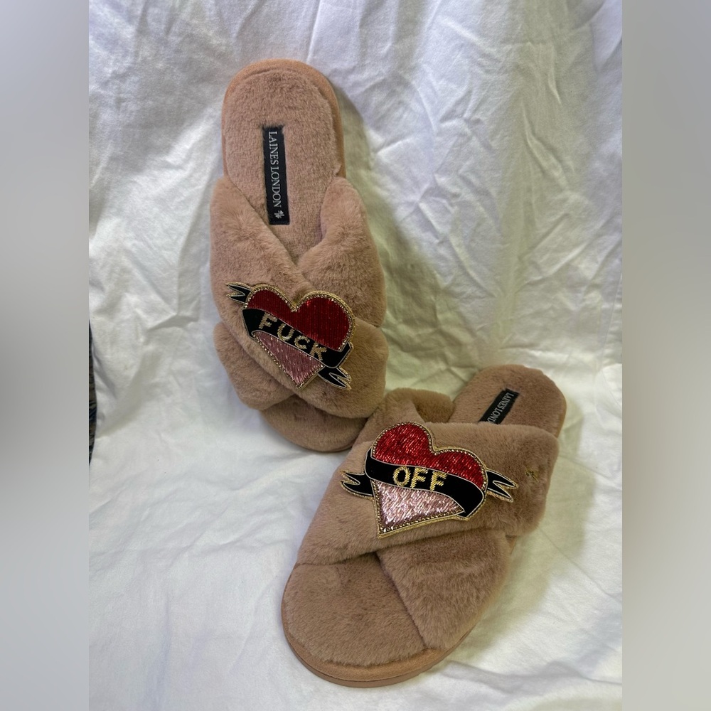 Laines London Toffee Faux Fur Slippers with “F*%# Off” Brooches XL US 10/11